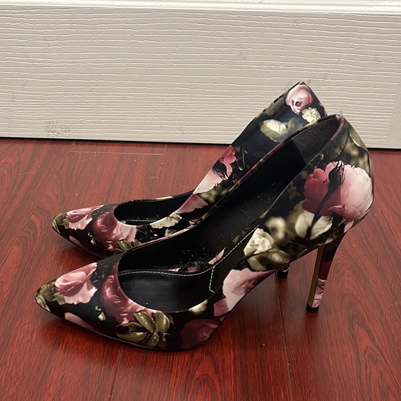 Charles David Pact Pump Blush Roses Heels 9.5M - Picture 9 of 11